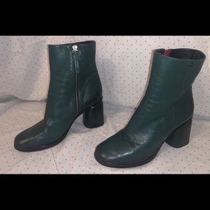 Halmanera dark green boot